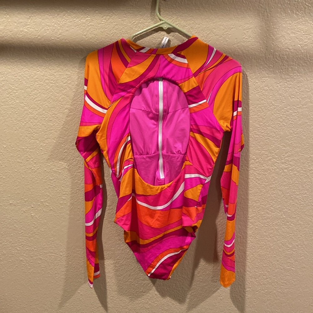 NWOT Trina Turk Rio zip up paddle suit. Large - Picture 2 of 10